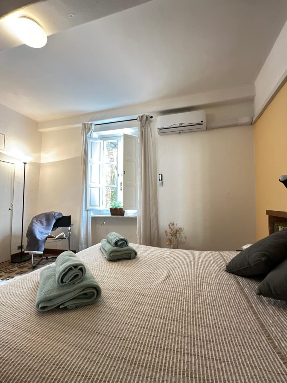 Bed, Photo of the whole room, Bedroom, towels, air conditioner