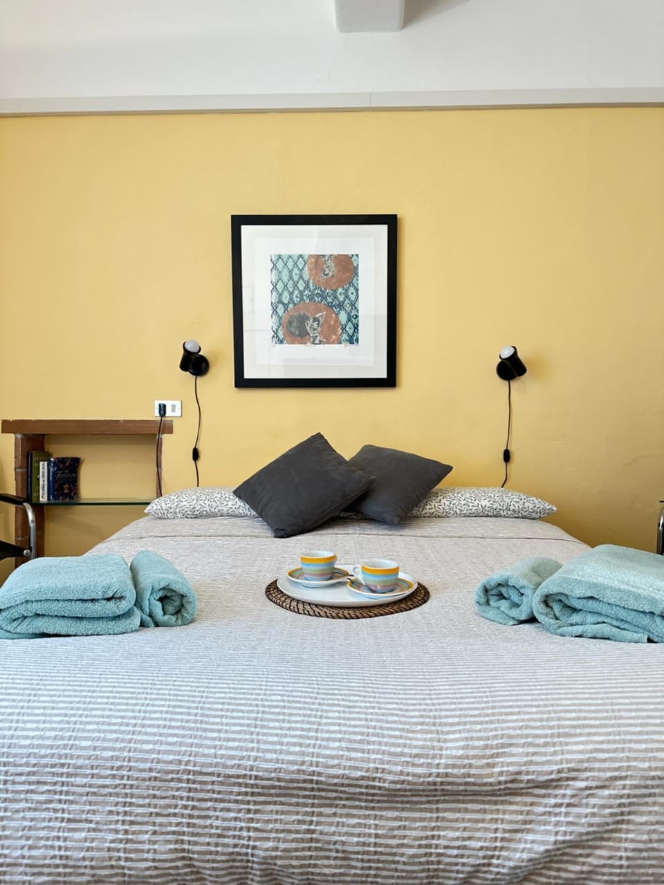 Bed, Photo of the whole room, Bedroom, towels