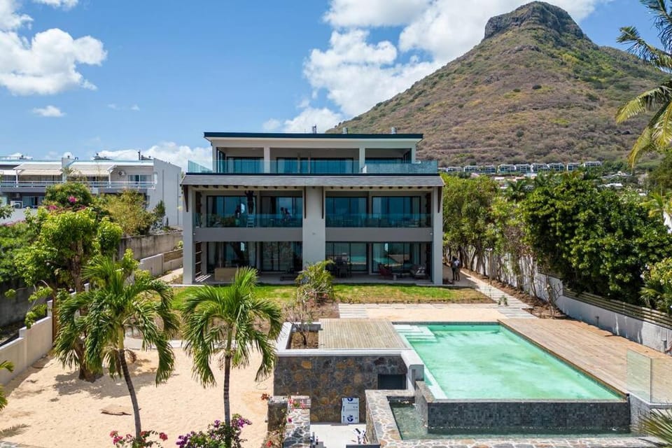 Property building, Mountain view, Swimming pool