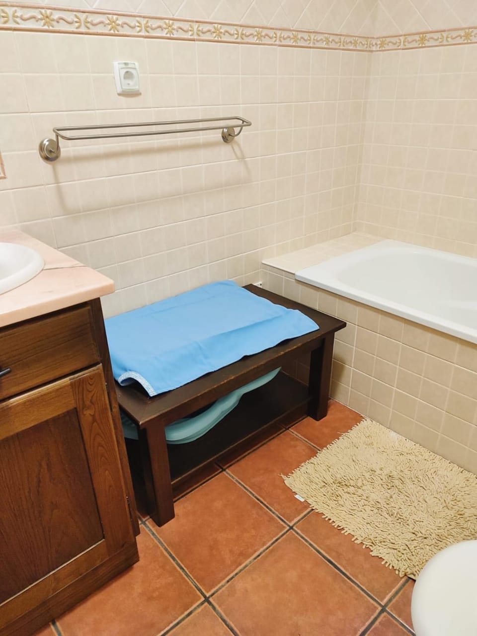 Bathroom, Photo of the whole room, Bath, towels