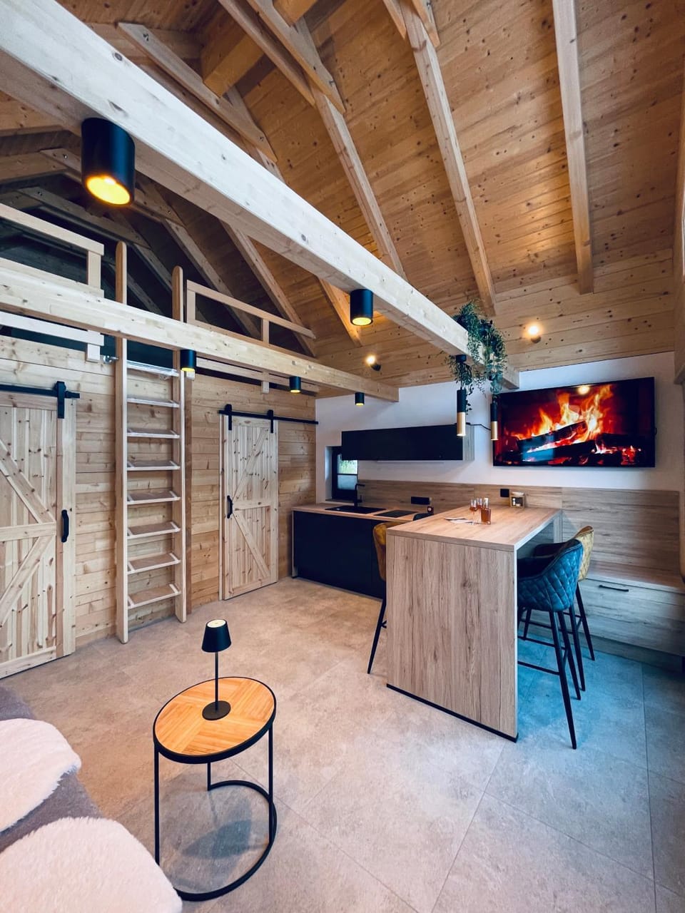 Kitchen or kitchenette, Living room, Seating area, Dining area
