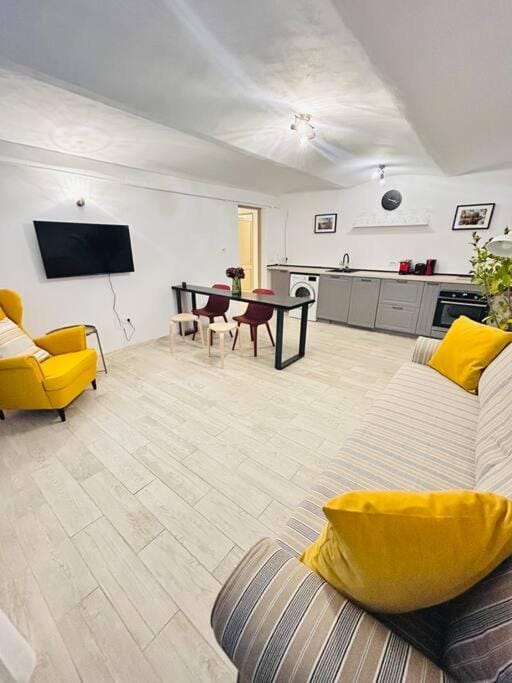 Vibrant apartment #12lunipebega Apartment in Timisoara