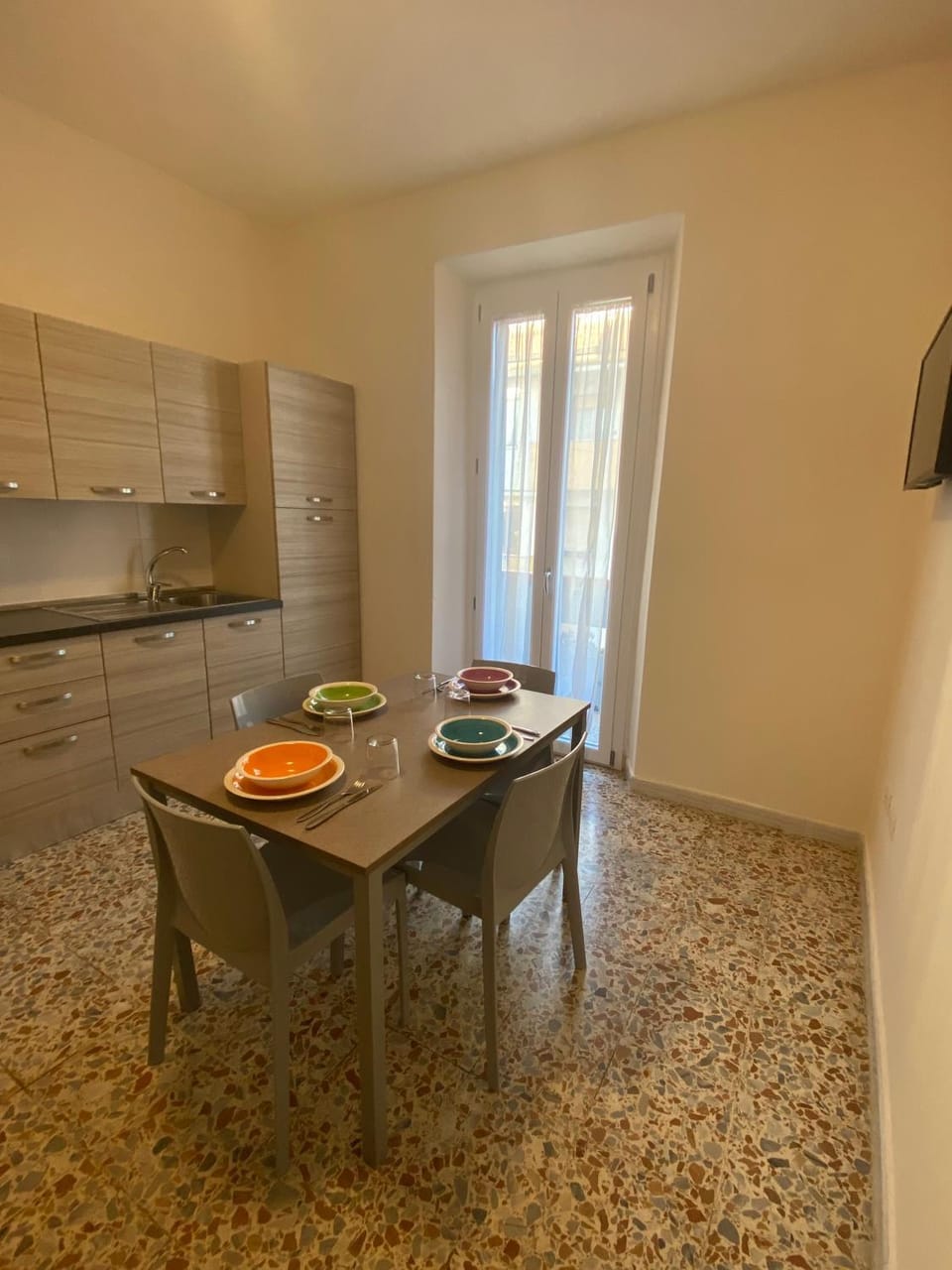 Kitchen or kitchenette, Dining area