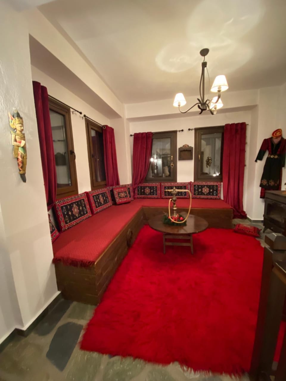 La casa Varsani House in North Macedonia