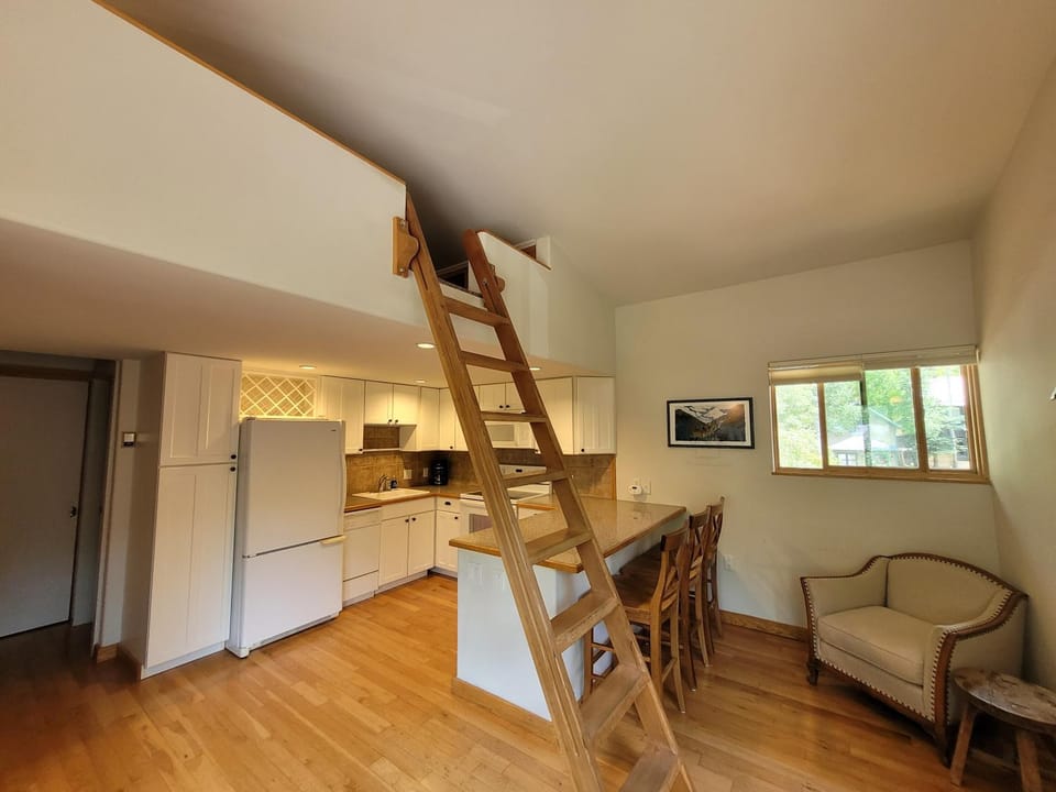 Quiet Lofted Studio at Tomboy Lodge House in Telluride