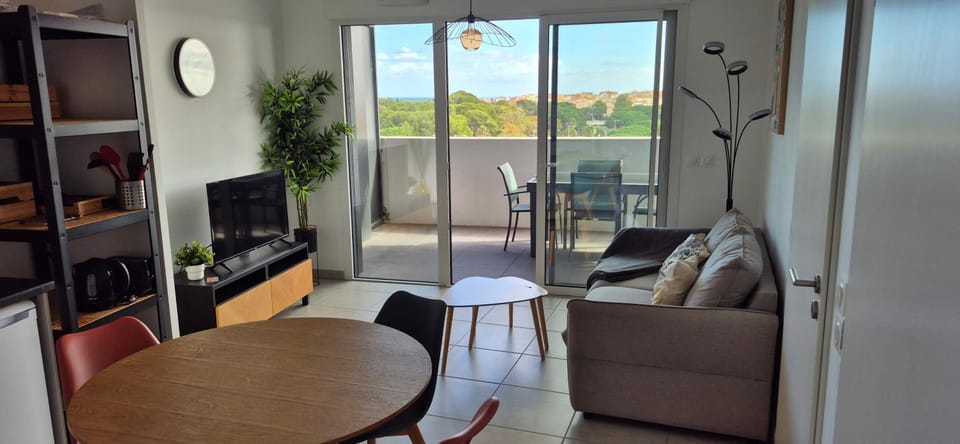 Iconic 652, T2 vue mer, bien équipé, centre port Apartment in Agde