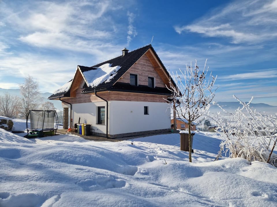 Property building, Natural landscape, Winter