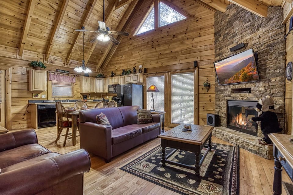 A Bear Creek Crib #1905 House in Pigeon Forge