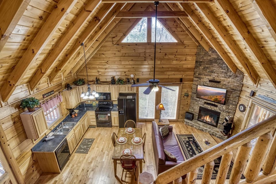 A Bear Creek Crib #1905 House in Pigeon Forge