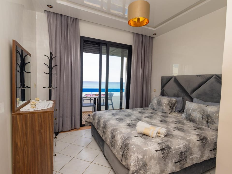 Bed, Natural landscape, Photo of the whole room, Bedroom, Sea view, towels