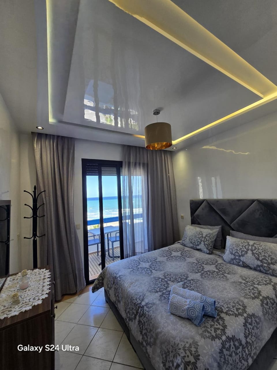Bed, Natural landscape, Photo of the whole room, Sea view, towels