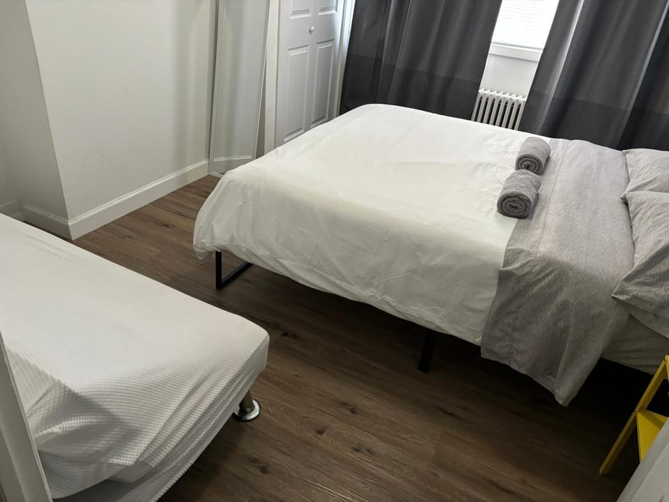 Bed, Seating area, Bedroom