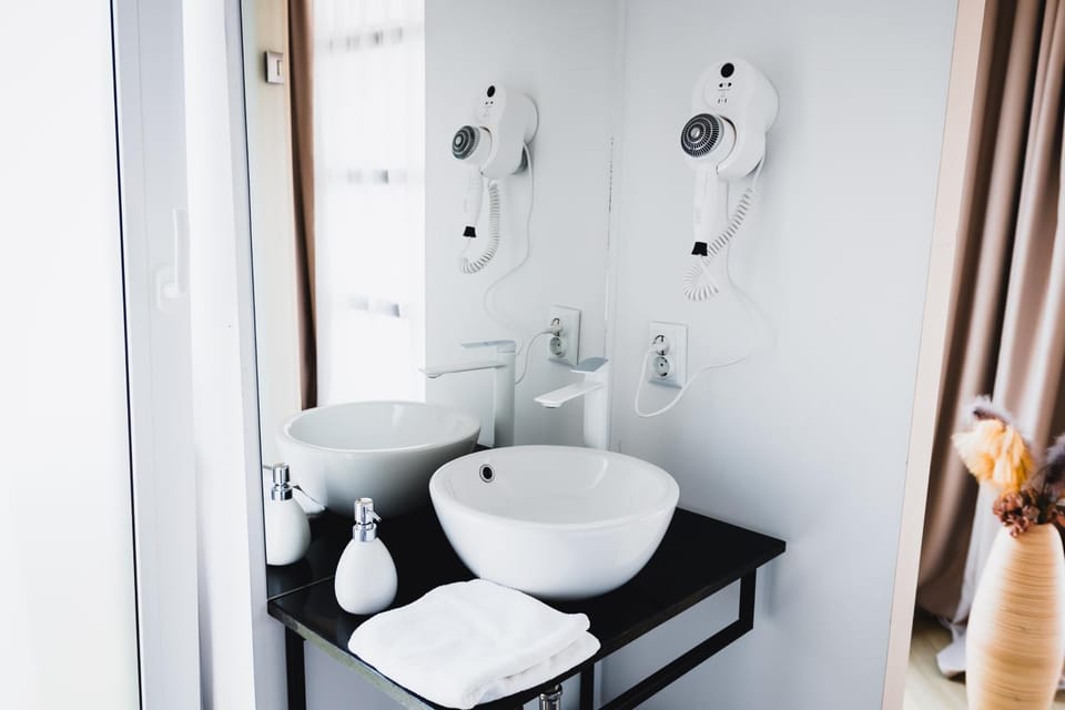 Toilet, Bathroom, bidet, towels