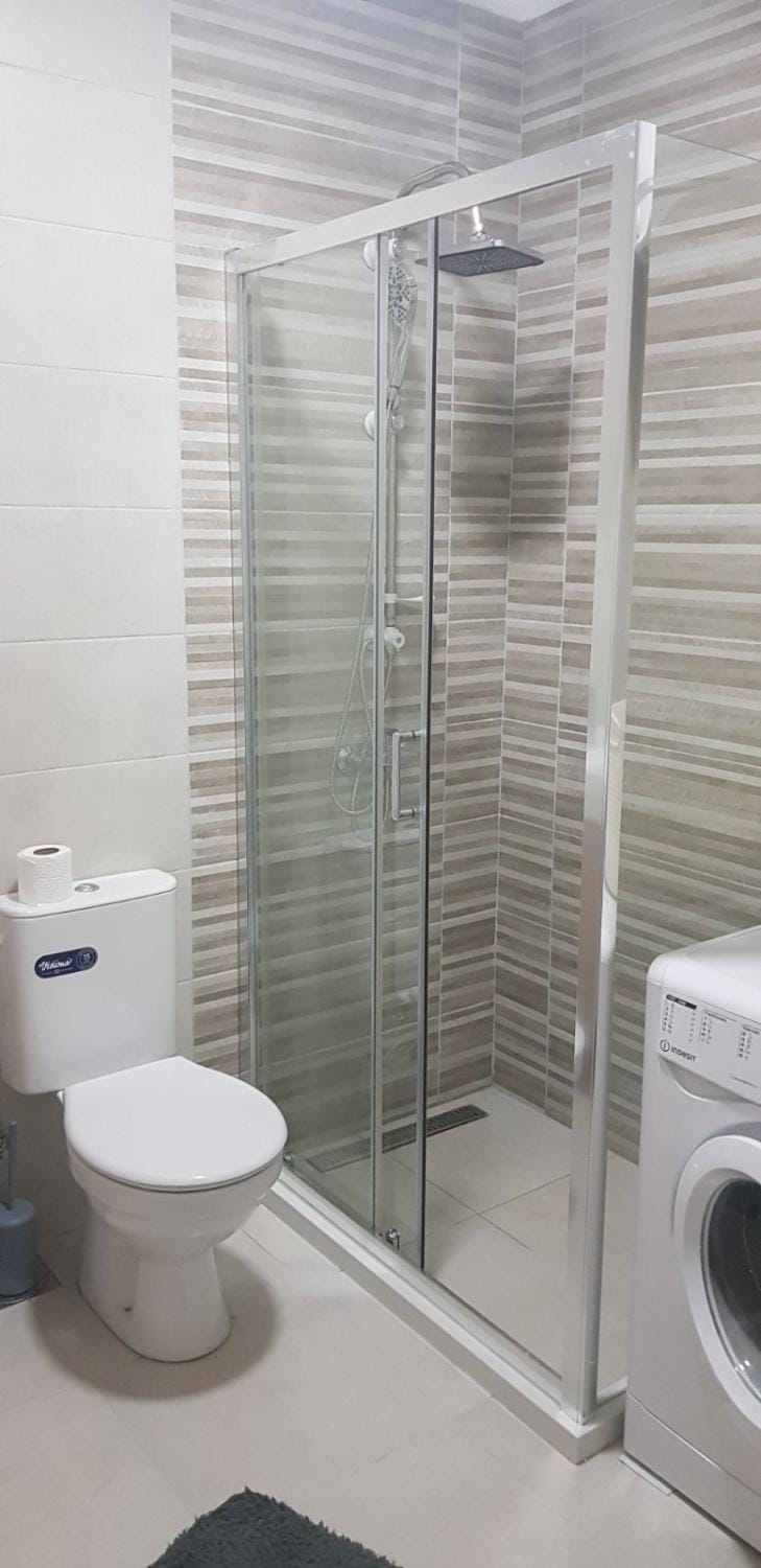 Shower, Toilet, Bathroom, washing machine