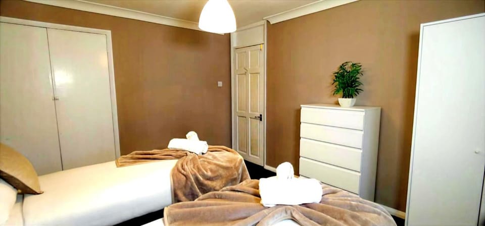 Bed, Photo of the whole room, Bedroom, towels, wardrobe