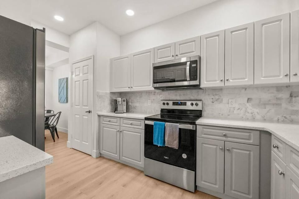 Luxurious Golf Condo W/ Resort Pool and Amenities! Villa in Lely Resort