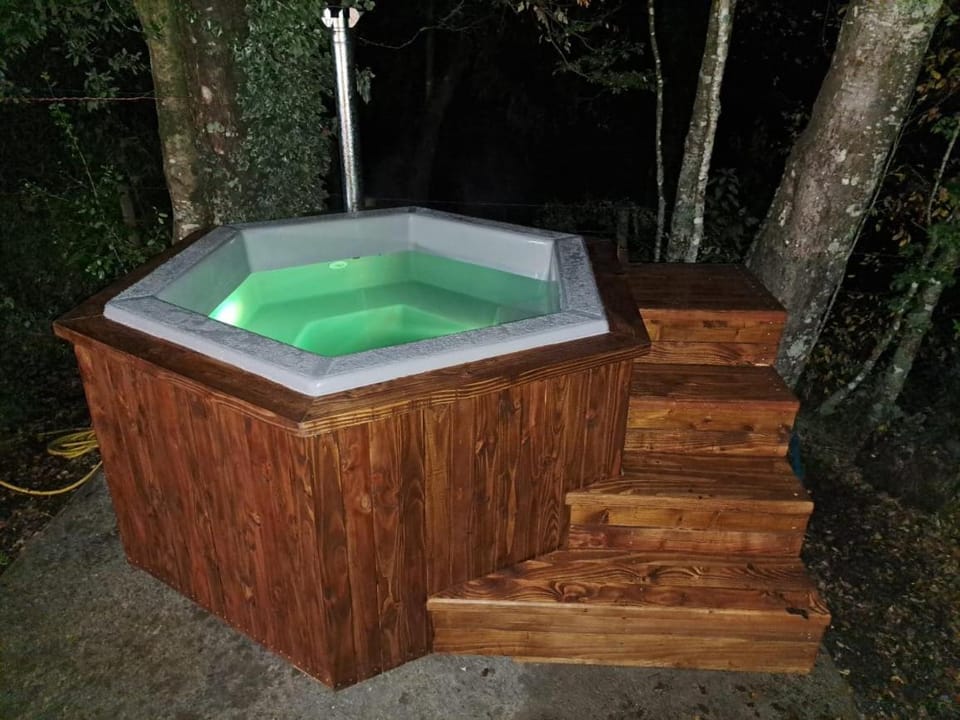 Hot Tub, Swimming pool