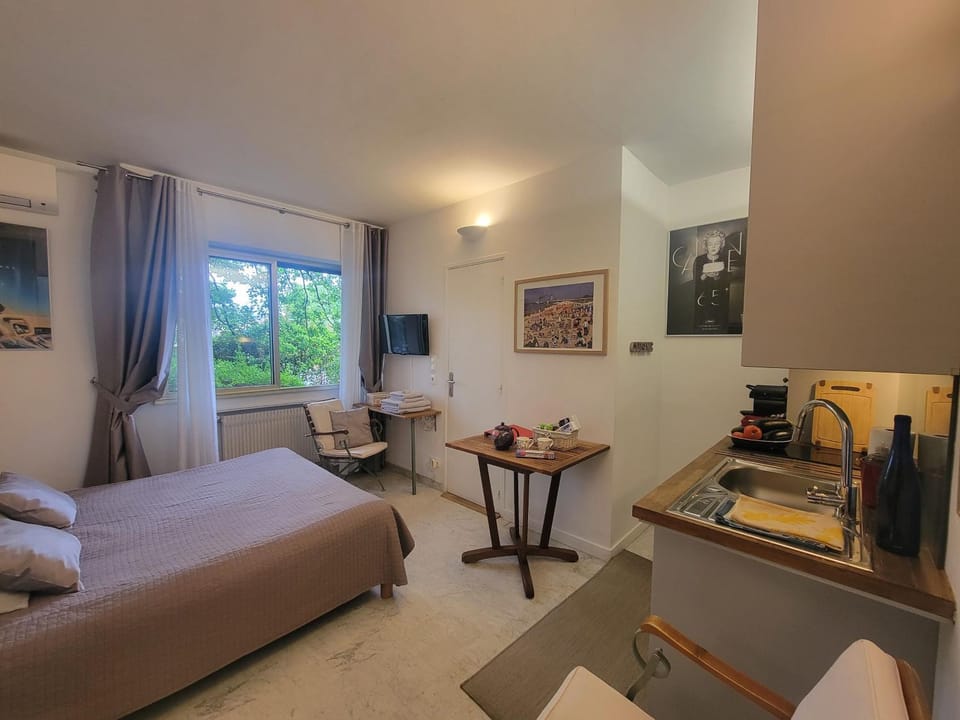 Living room, Photo of the whole room, Bedroom
