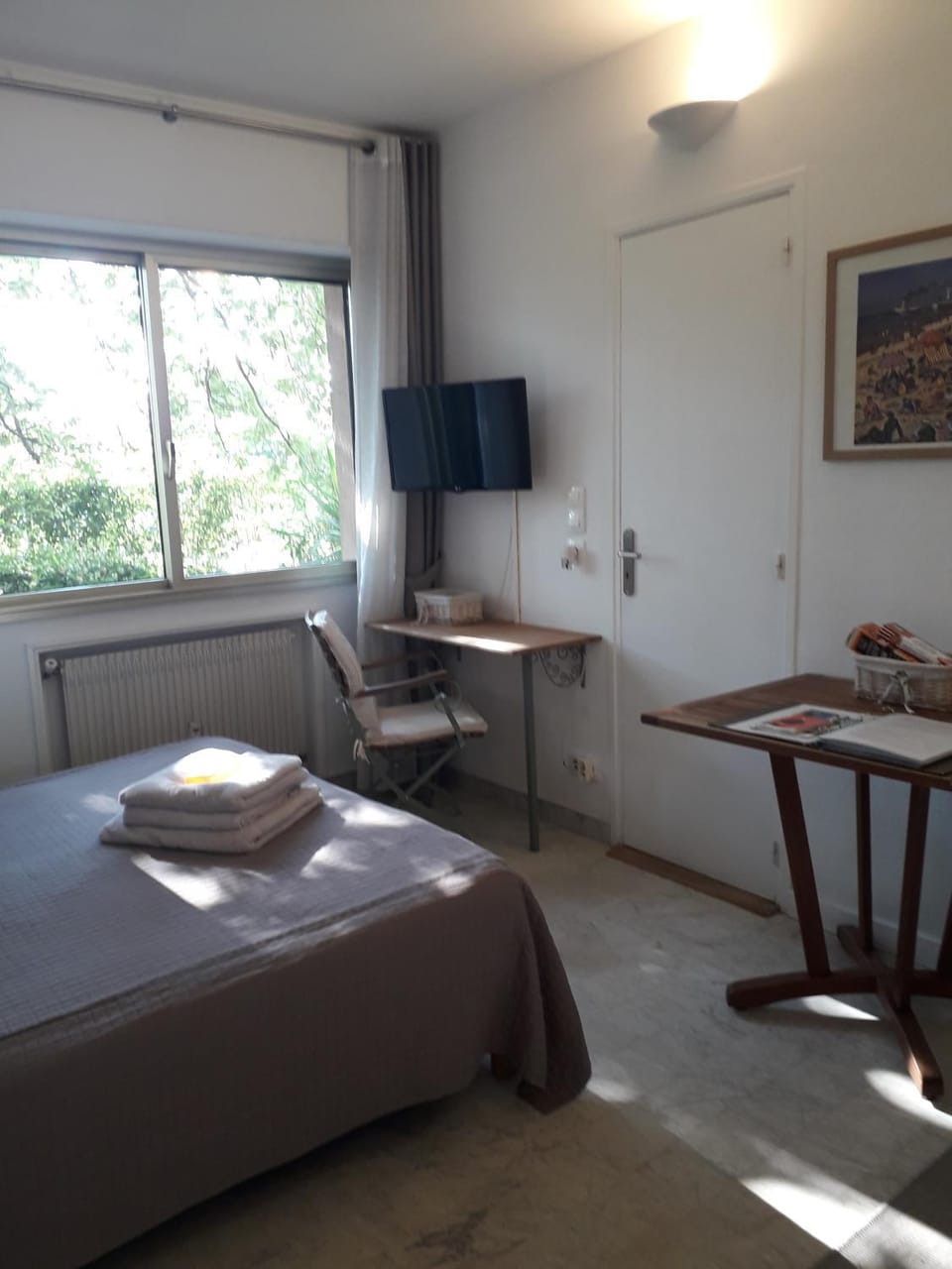 TV and multimedia, Seating area, Dining area