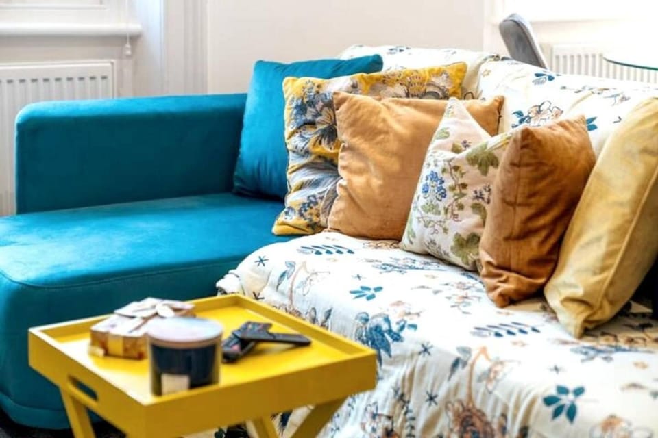Luxury Niru Living in Kensington Apartment in City of Westminster