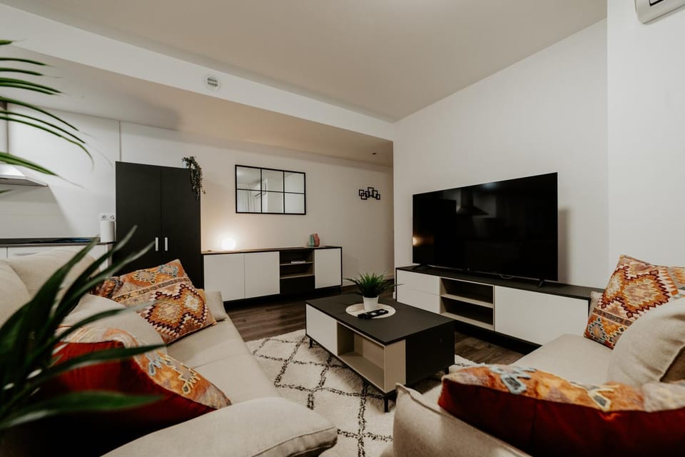 TV and multimedia, Living room, Seating area