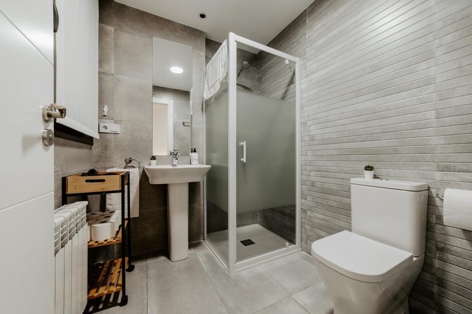 Shower, Bathroom, towels