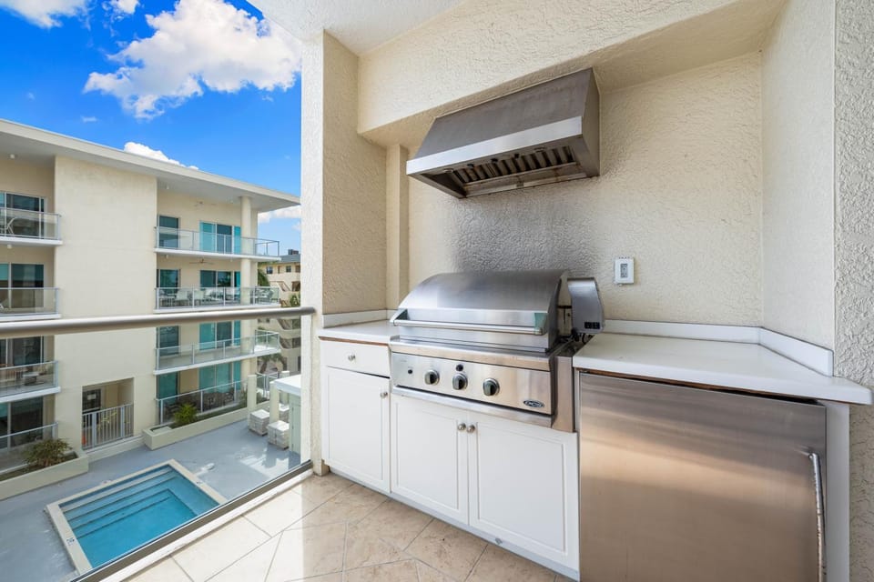 BBQ facilities, Balcony/Terrace, Pool view