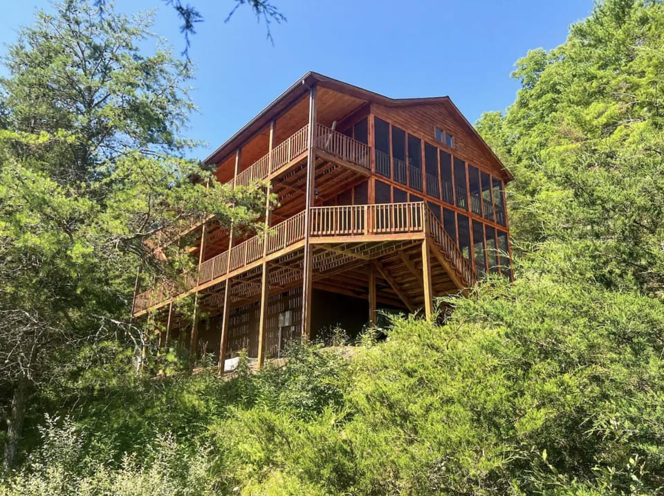 Cabin in Lost City WV with Hot Tub and Pet Friendly Cabin in Shenandoah Valley
