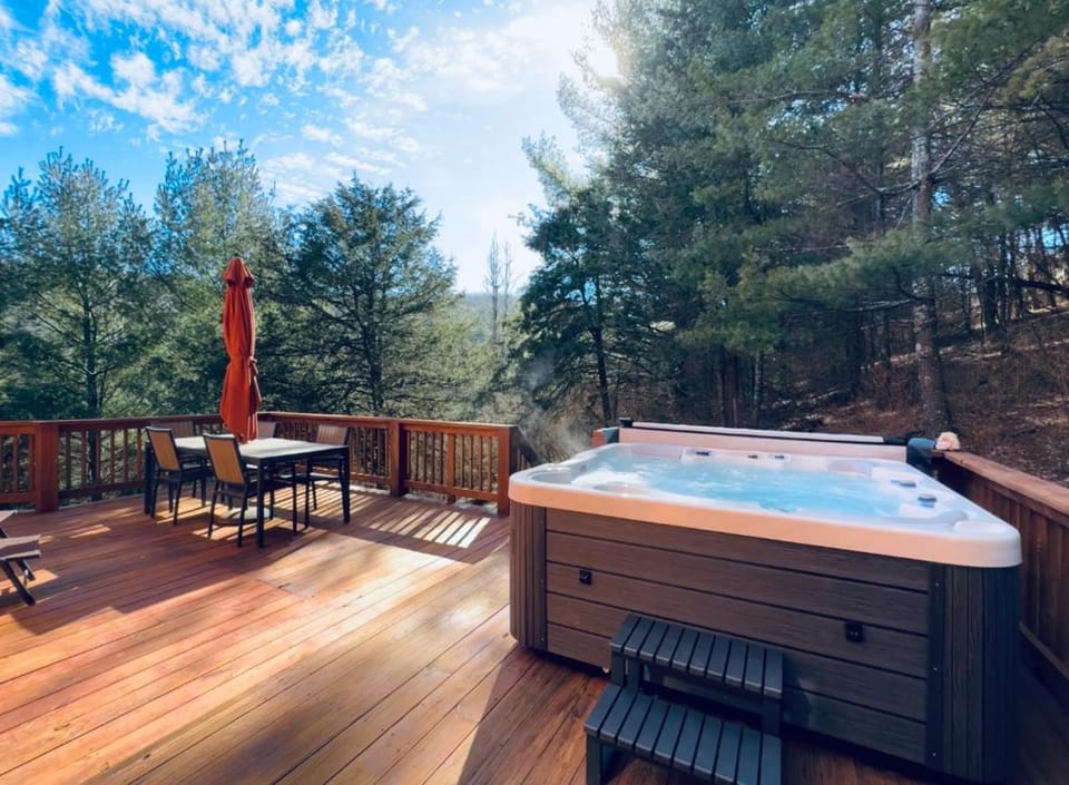 Cabin in Lost City WV with Hot Tub and Pet Friendly Cabin in Shenandoah Valley