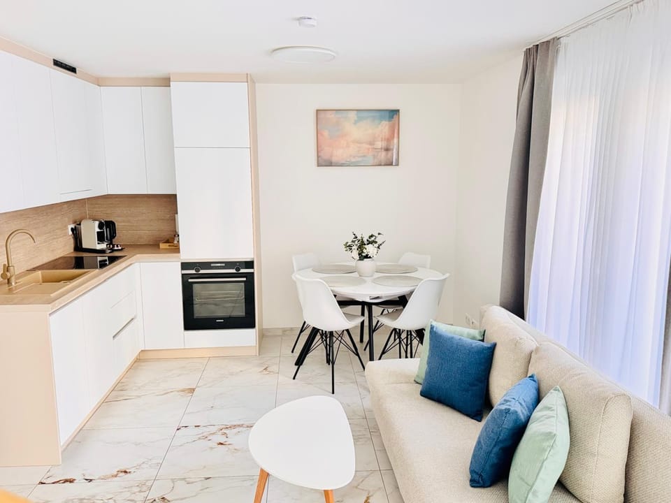 Living room, Seating area, Dining area, kitchen