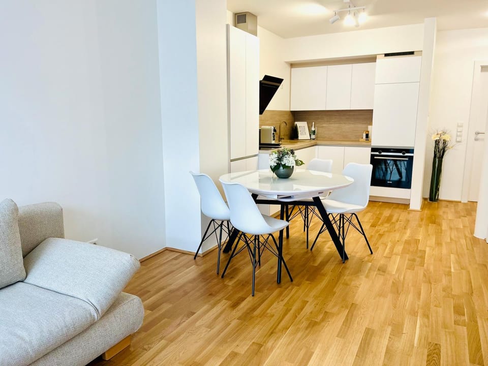 Living room, Seating area, Dining area, kitchen