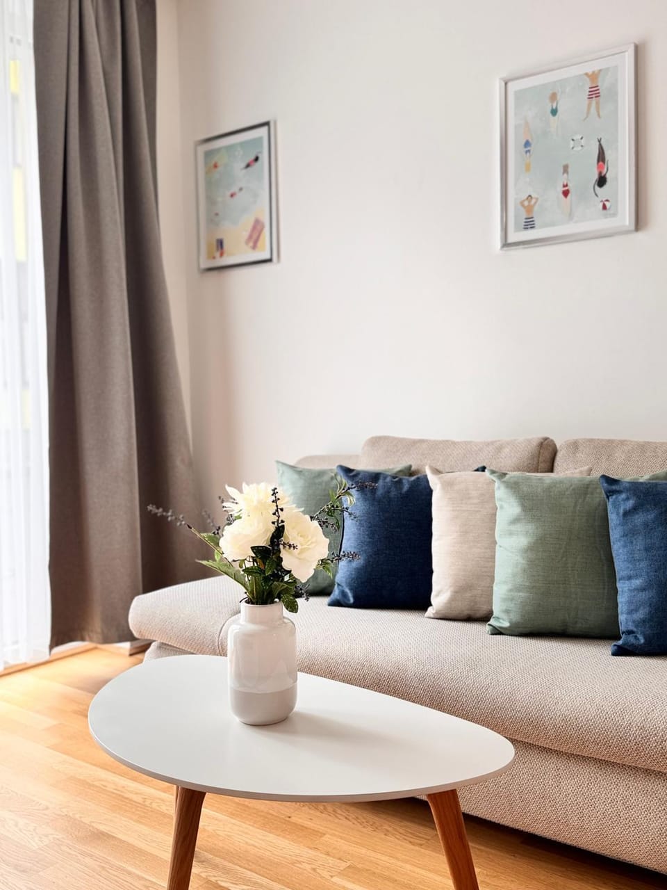Living room, Seating area