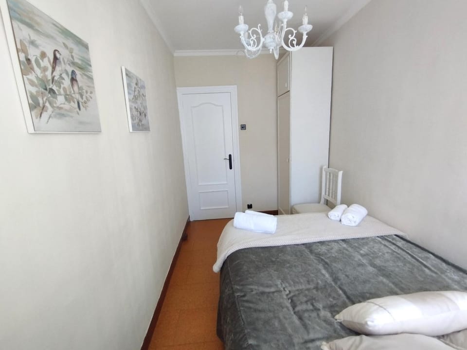 Bed, Bedroom, towels, wardrobe