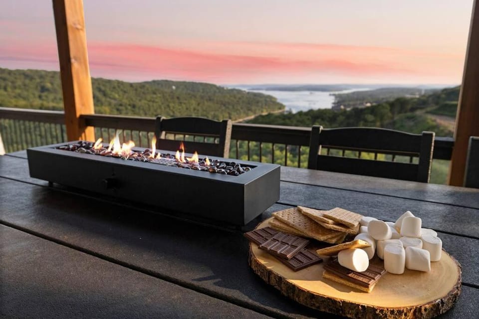 Balcony/Terrace, Dining area, Lake view