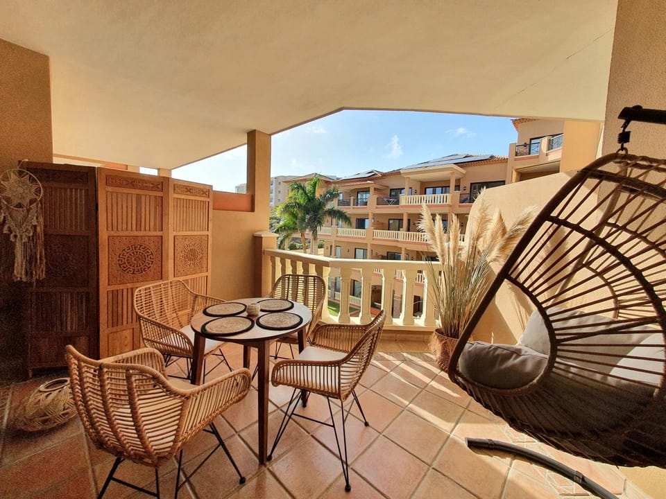 El Nautico Coral Suite - Oceanview Escape Apartment in Abona