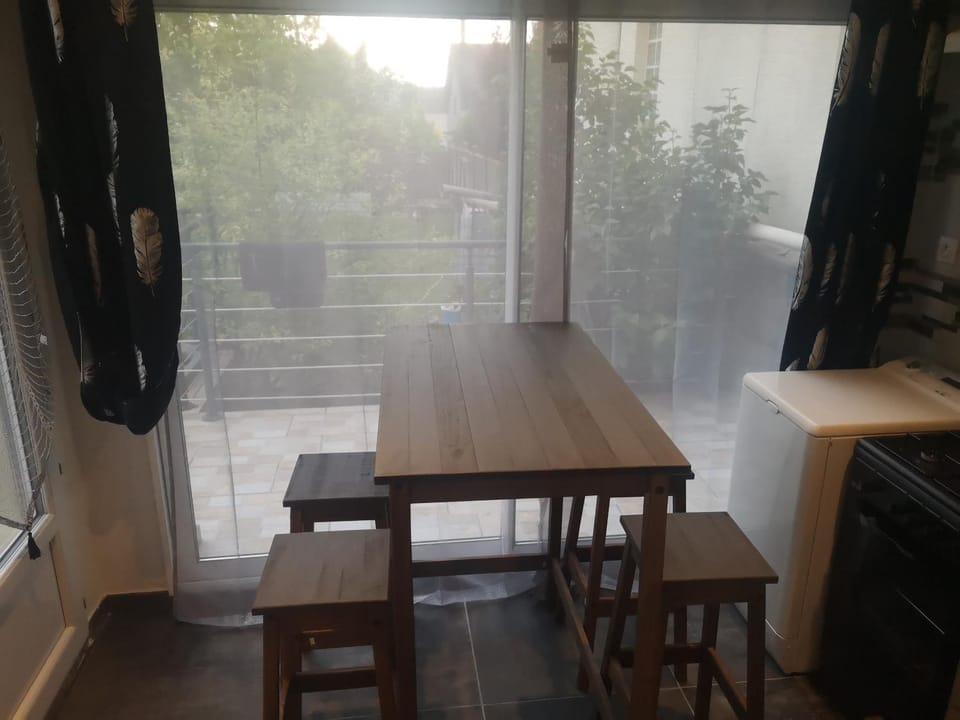 View (from property/room), Balcony/Terrace, Dining area
