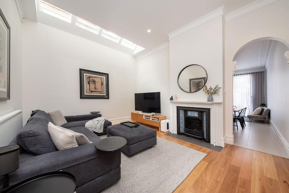 TV and multimedia, Living room, fireplace