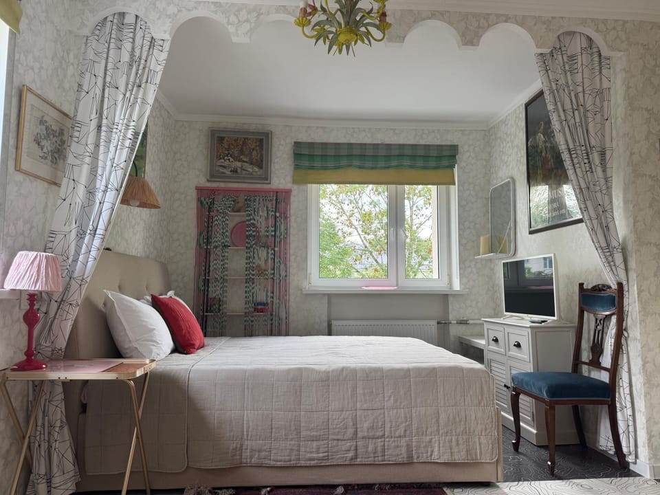 LITTLE LONDON ONE boutique apartment Netflix TV Old Town Apartment in Estonia