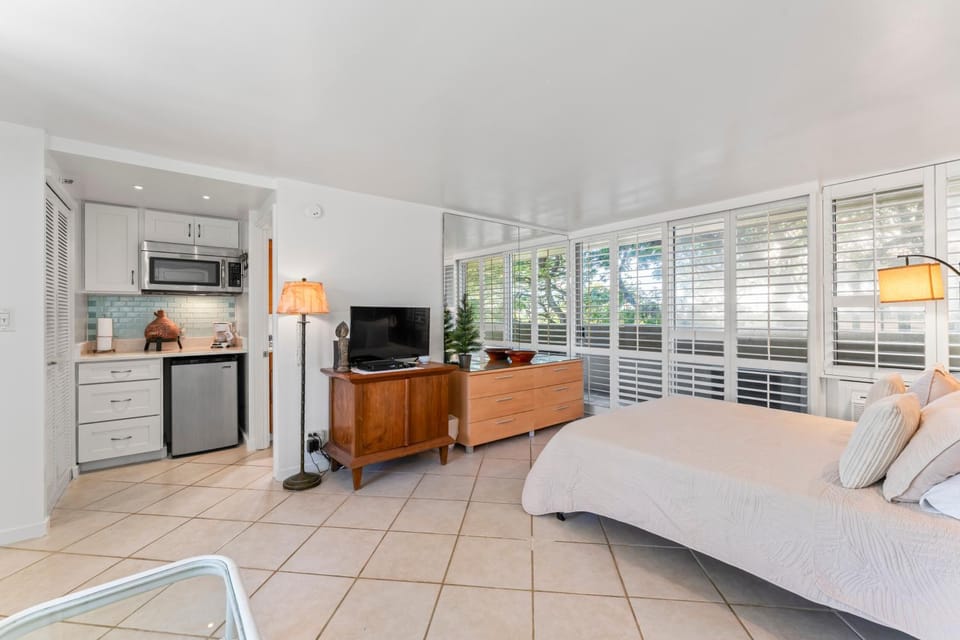 Kitchen or kitchenette, Living room, Bedroom