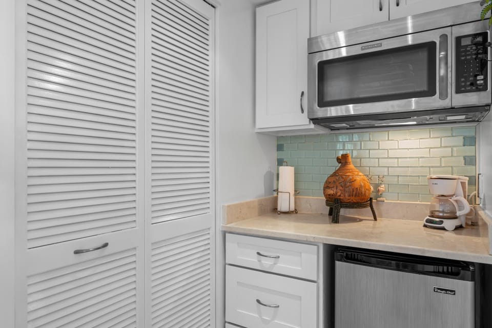 Kitchen or kitchenette, wardrobe