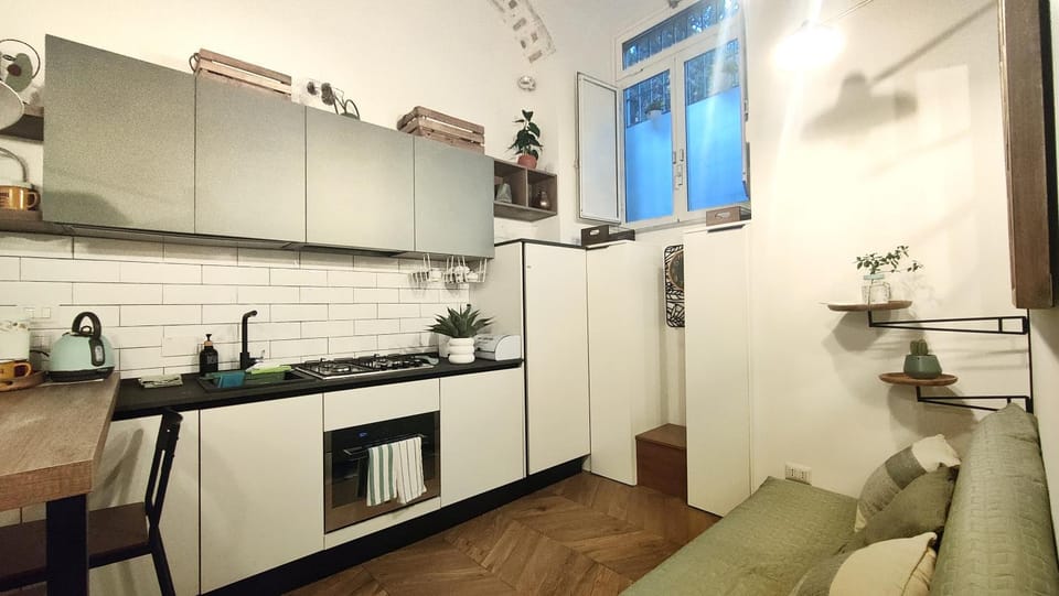 Kitchen or kitchenette, Living room, Seating area, Dining area, stove
