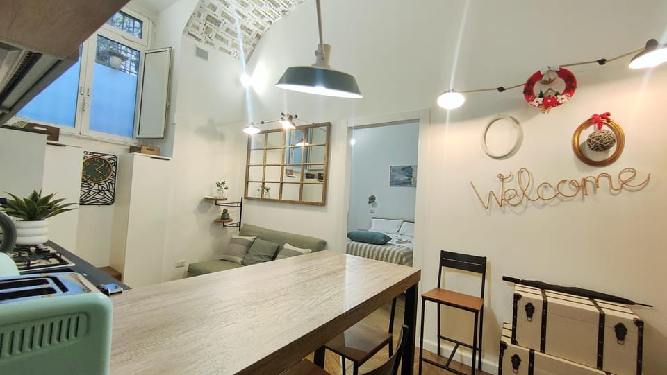 Kitchen or kitchenette, Living room, Seating area, Dining area, air conditioner