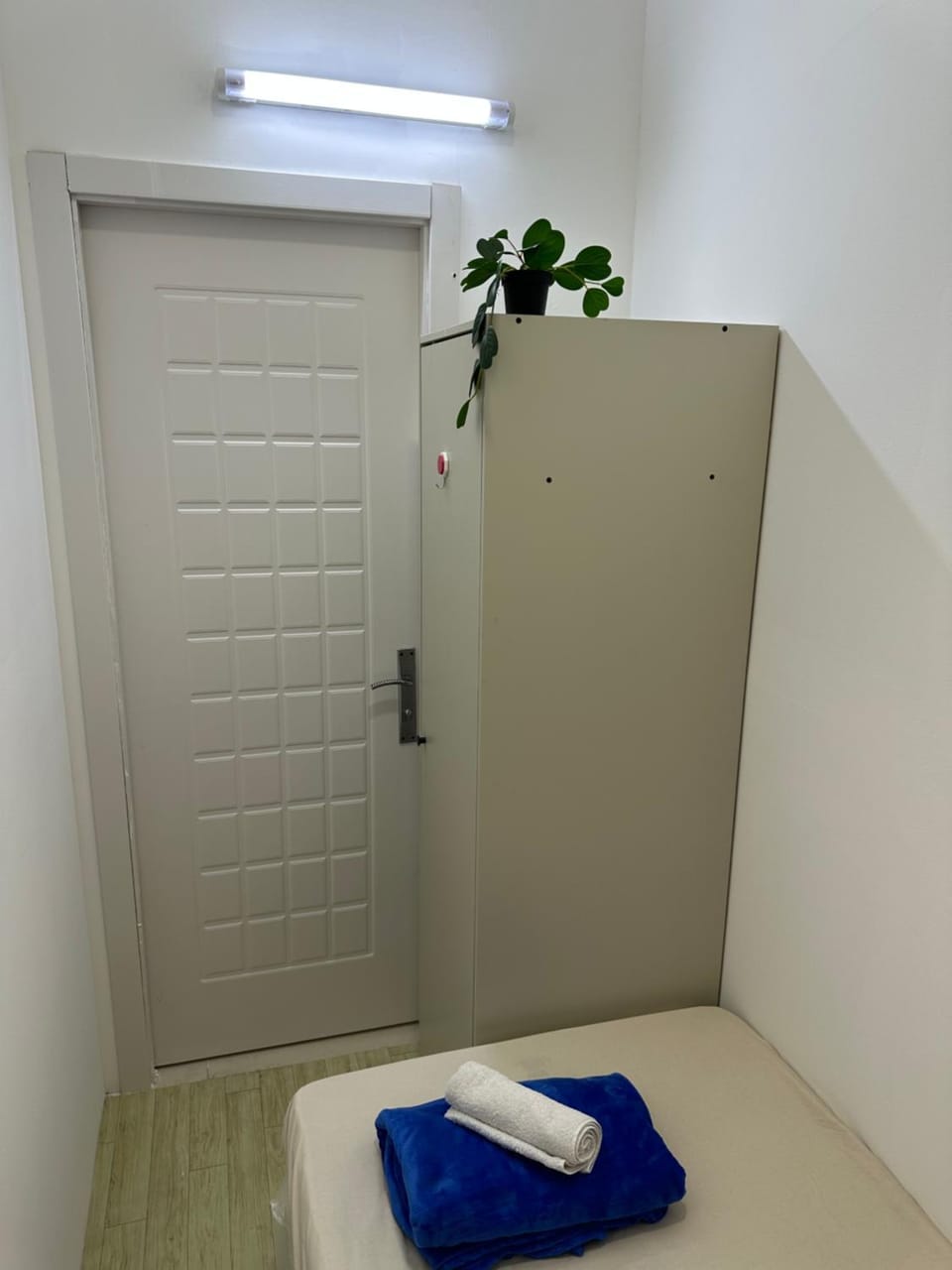 Striped Partition Room in Barsha 1 Near Mall of the Emirates Vacation rental in Dubai