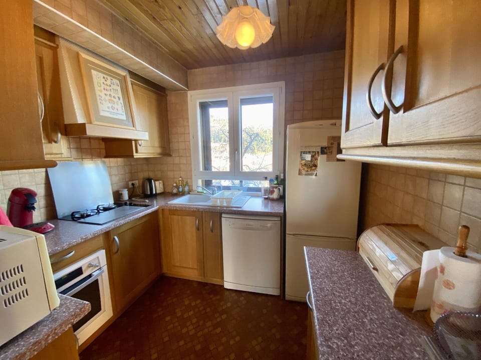 Appartement T3 à Formiguères - 6 pers., cheminée, véranda, parking - Proche commerces et pistes - FR-1-758-16 Apartment in Catalonia