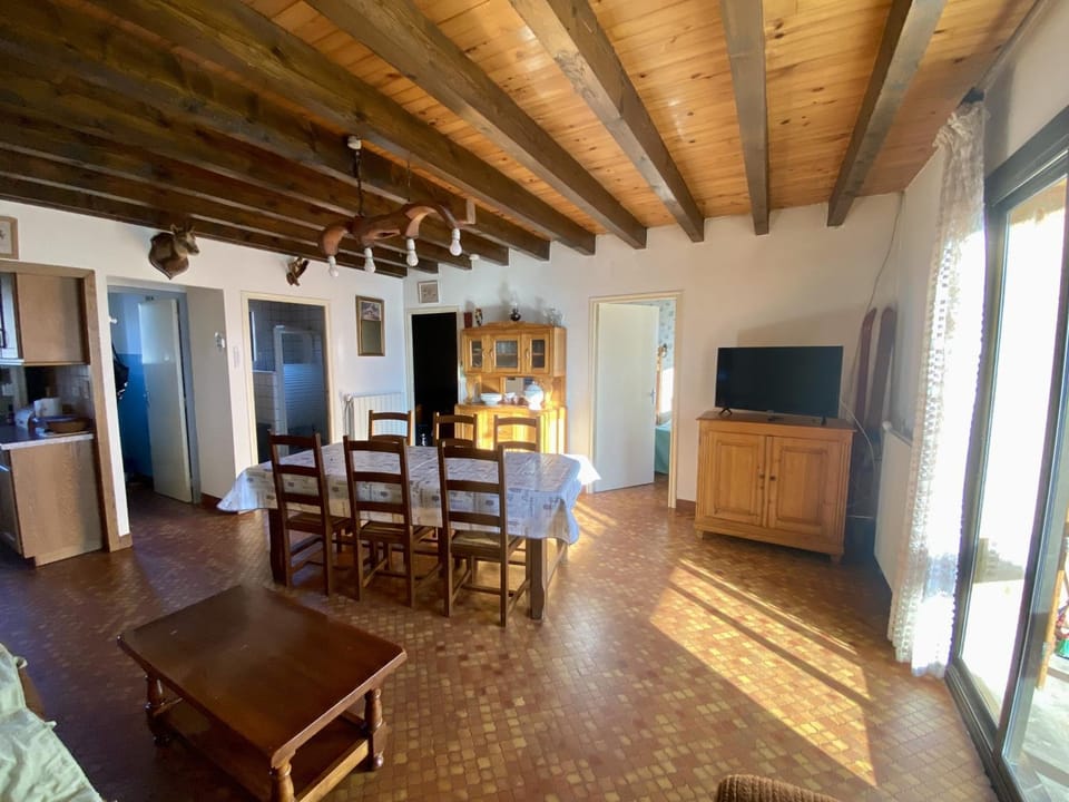 Appartement T3 à Formiguères - 6 pers., cheminée, véranda, parking - Proche commerces et pistes - FR-1-758-16 Apartment in Catalonia