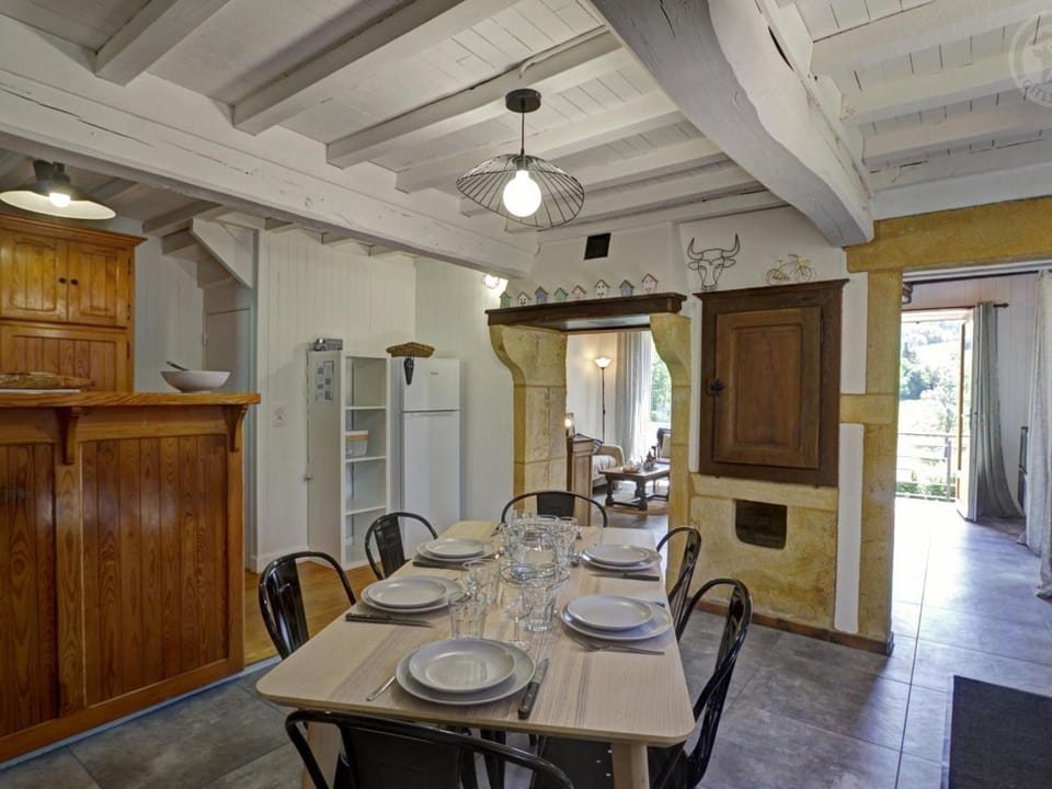 Charmant gîte avec terrasse et animaux acceptés à Belmont-de-la-Loire - FR-1-496-305 House in Auvergne-Rhône-Alpes
