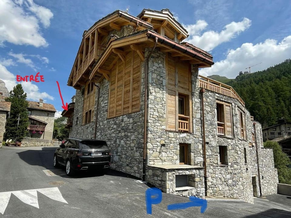 Appartement 6 pers. avec terrasse près des pistes, cheminée et parking, Val d'Isère Apartment in Val dIsere
