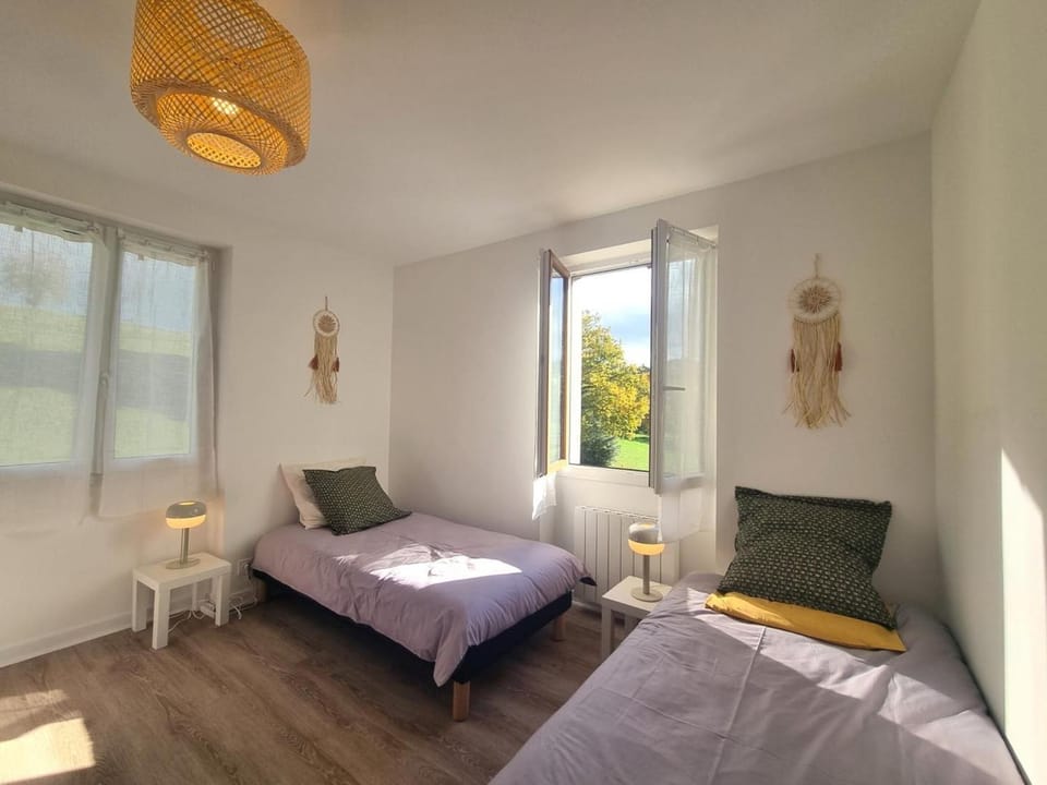 Gîte rénové cosy avec jardin et animaux admis - FR-1-496-306 House in Auvergne-Rhône-Alpes