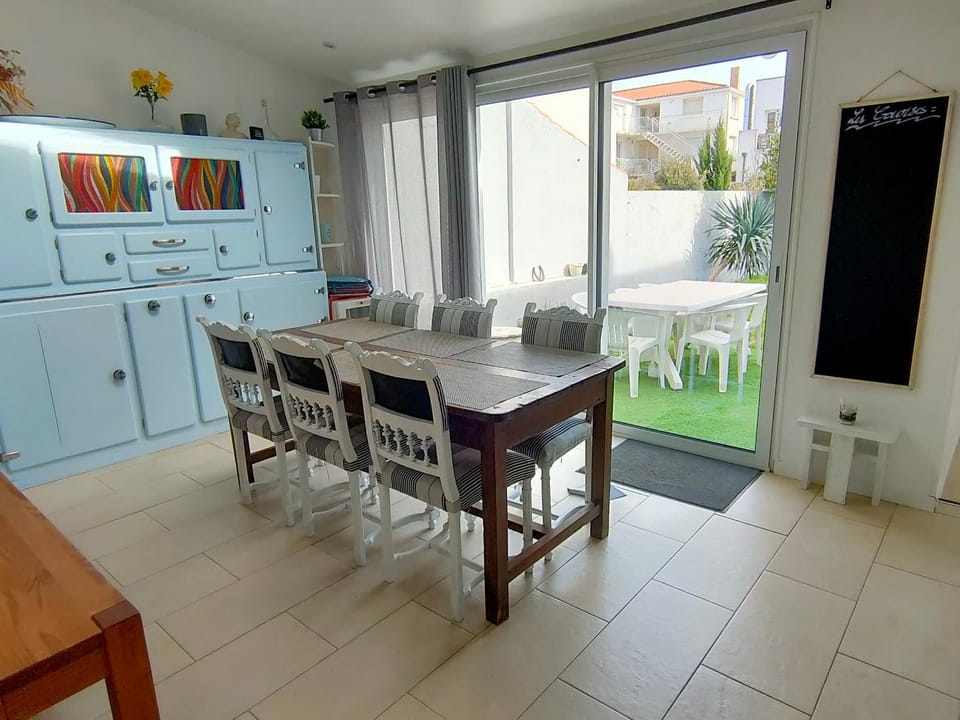 Maison Charme Proche Mer pour 6 pers à St Jean de Monts - FR-1-323-408 House in Saint-Jean-de-Monts