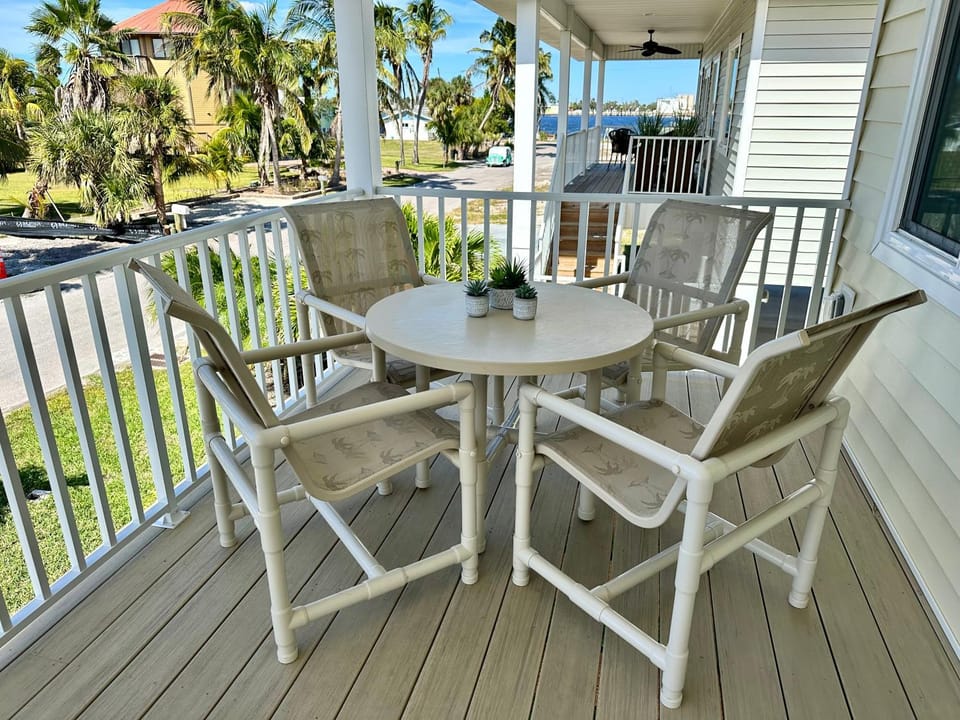 Patio, Restaurant/places to eat, Spring, Day, Natural landscape, Summer, Garden, Karaoke, View (from property/room), Balcony/Terrace, Fitness centre/facilities, Seating area, Dining area, Sea view, Street view, Swimming pool, Sports, Sunrise, Sunset, currency exchange, pet friendly